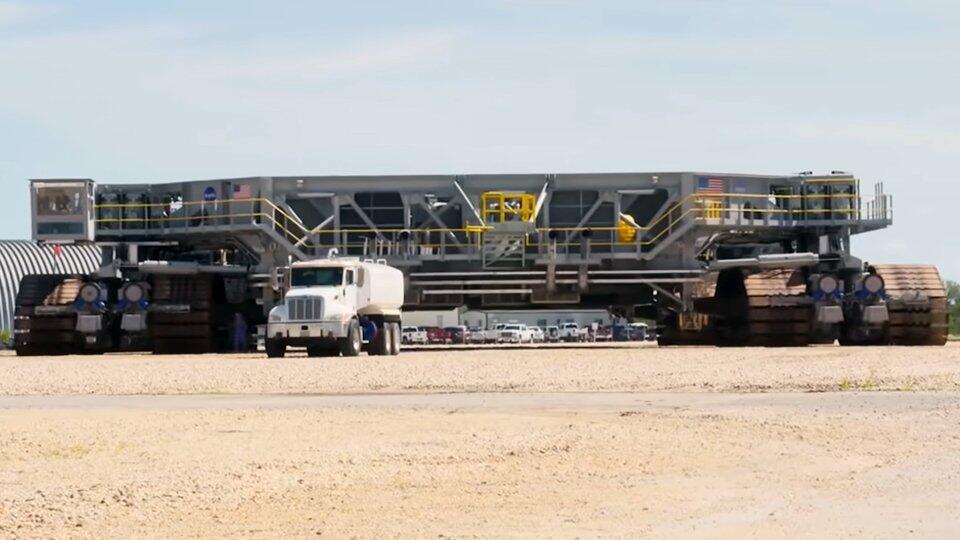 Гиганты на колесах и с крыльями: самые большие транспортные средства