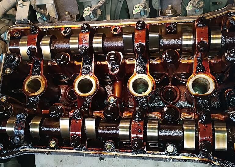 Сильные лаковые отложения от поддельного масла