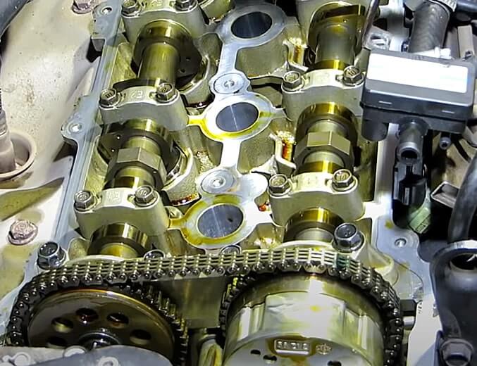 Отсутствие нагара под клапанной крышкой до замены масла Хендай Солярис