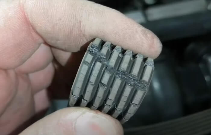 Пример, когда ремень Киа Рио 3 нуждается в скорейшей замене