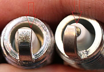 Боковой электрод иридиевой свечи зажигания оригинал и подделка