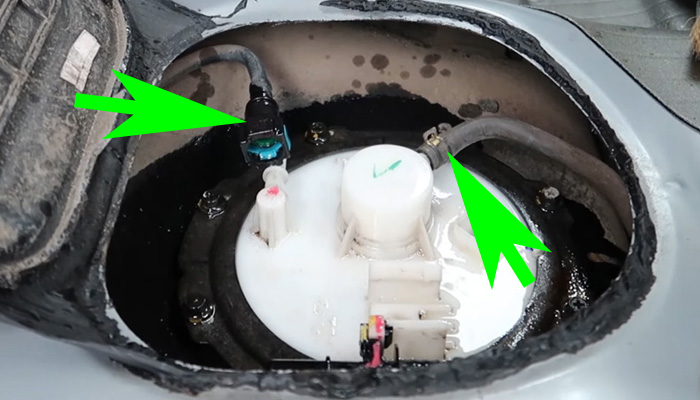 Снятие шланга подачи топлива снять-шланг-подачи-топливо.jpg