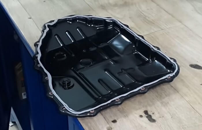 Наносим новый герметик на АКПП Hyundai Solaris 2011-2017