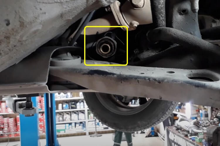 Где находится втулка руля на солярисе