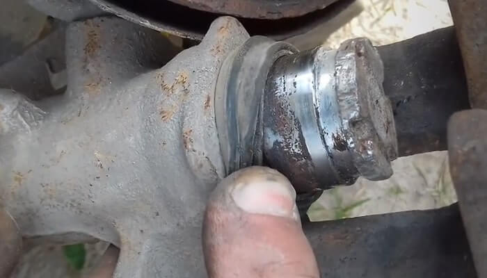 Заклинил тормозной суппорт Хендай Солярис