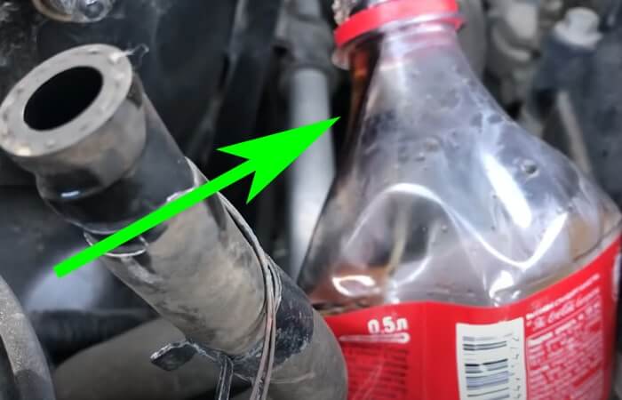 Пока темное масло течет из обратки, гур Киа Рио 3 продолжает функционировать