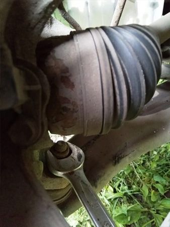 Процесс замены шаровых в Киа Рио