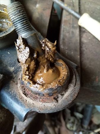 Процесс замены шаровых в Киа Рио (4)