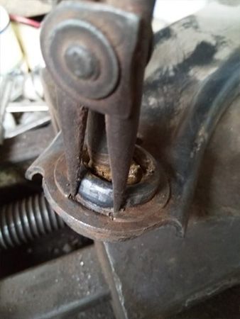 Процесс замены шаровых в Киа Рио (5)