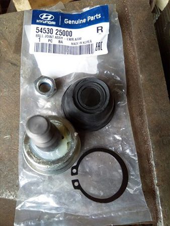 Процесс замены шаровых в Киа Рио (7)