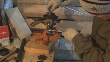 Запрессовка подшипника съемником в тисках Выпрессовка ступичного подшипника КИА Рио