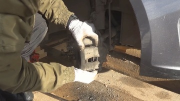 Снятие тормозного суппорта Тормозной суппорт КИА Рио