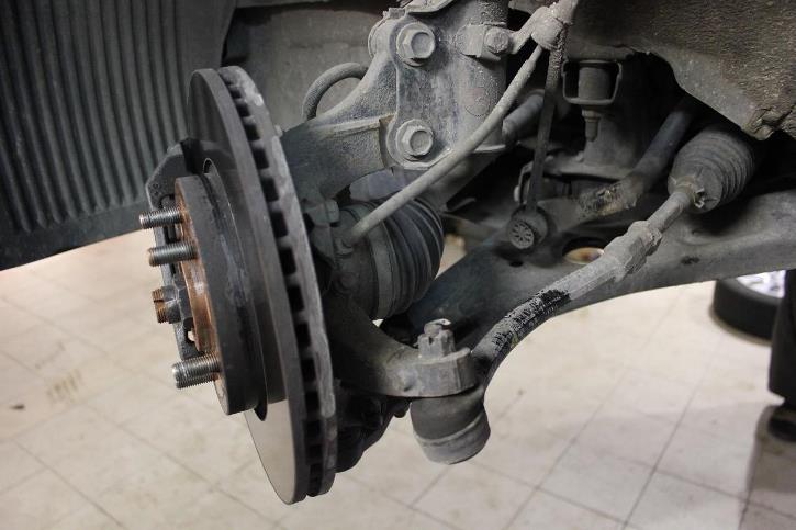 Проверка подшипников передней ступицы Подшипник передней ступицы