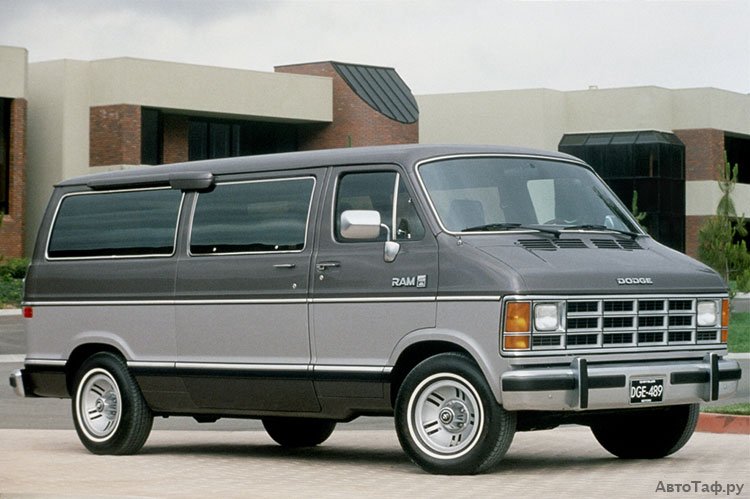 ТОП-19 микроавтобусов для семьи в 2022 году