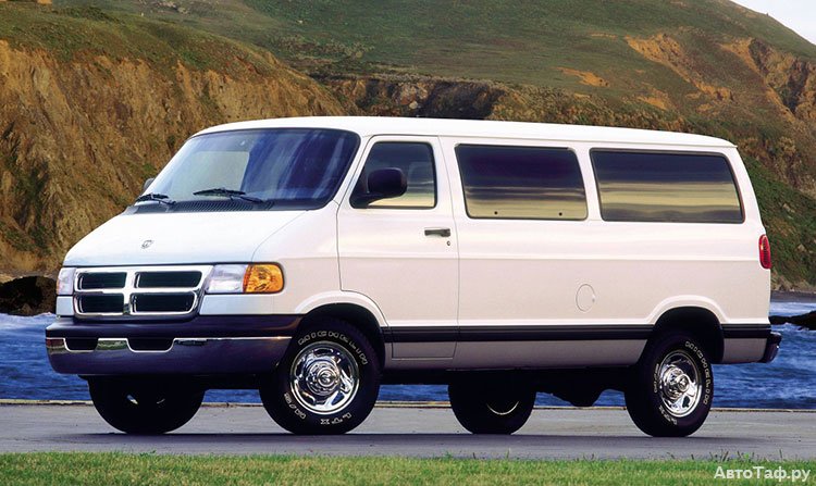 ТОП-19 микроавтобусов для семьи в 2022 году