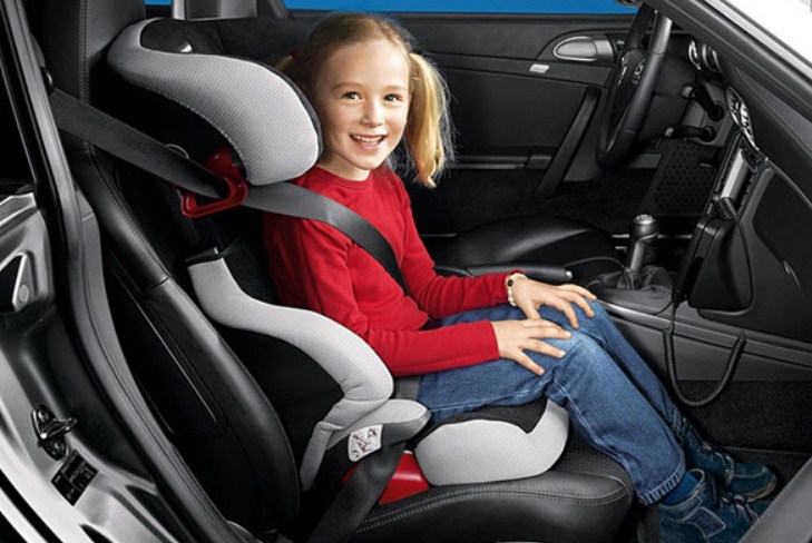 Спереди ребенок себя чувствует как взрослый