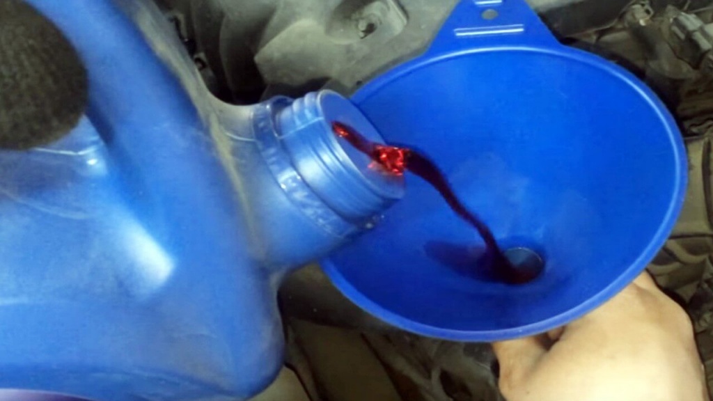 Заливка свежей жидкости в АКПП Заливка свежей жидкости в АКПП