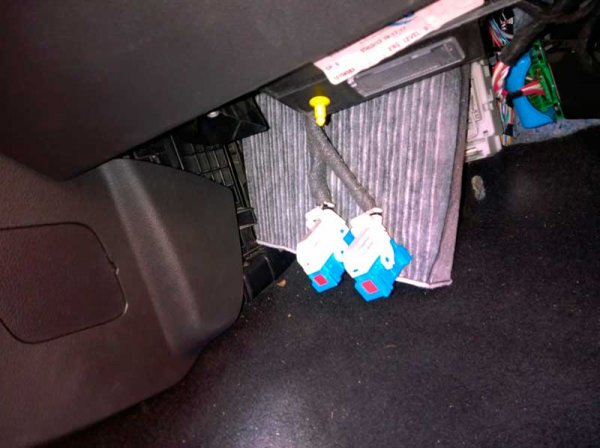 Замена салонного фильтра на Форде Фокус 3