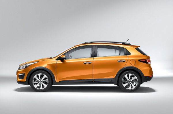 KIA Rio X-line 2017, вид слева