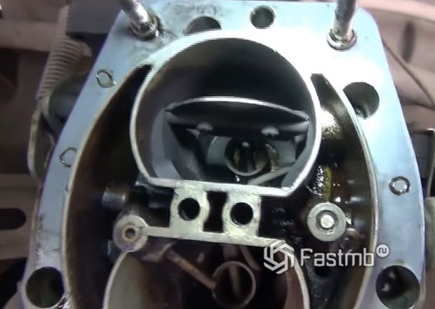 Карбюратор бензинового двигателя