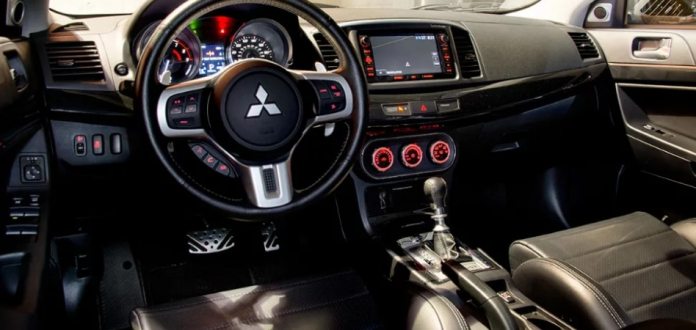 Mitsubishi Lancer салон