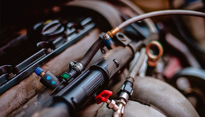 Машина дергается при движении на малых оборотах - причины и решения