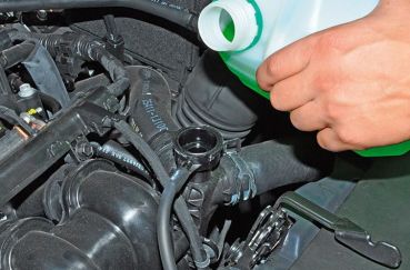 Какой антифриз заливать в Хендай Солярис: какого цвета родная ОЖ