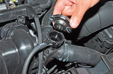 Какой антифриз заливать в Хендай Солярис: какого цвета родная ОЖ