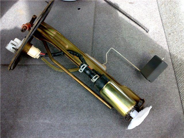 Почему машина глохнет на ходу, а потом заводится: причины