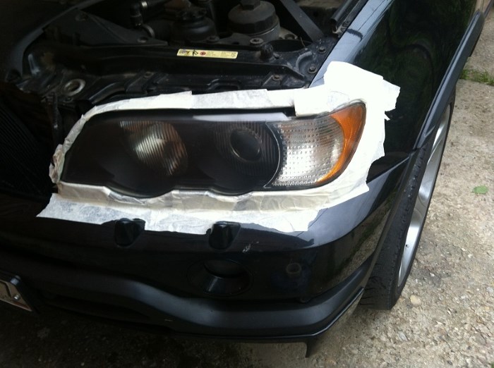 Фара, обклеенная скотчем Фара, обклеенная скотчем