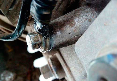 Как проверить утечку тока на автомобиле (мультиметром): какая потеря тока в аккумуляторе считается нормой