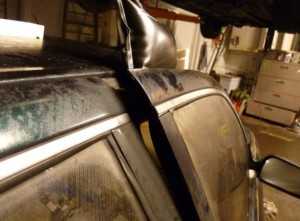 Выгнуть дверь можно специальной подушкой