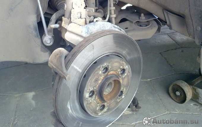 вибрация руля при торможении причины