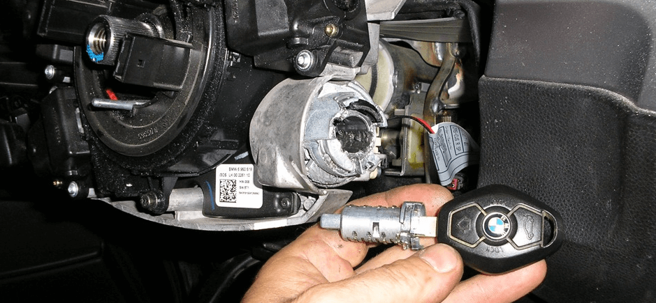 ключ застрял в замке