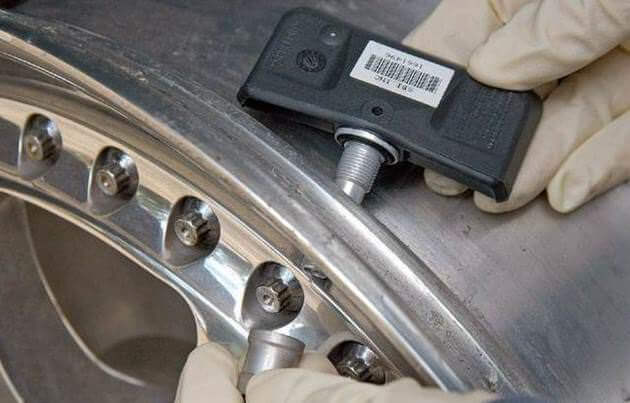 Cтоит ли ставить систему контроля давления в шинах и как её ломают в шиномонтаже