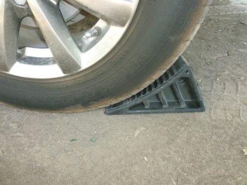 Противооткатный упор под переднее колесо на Шевроле Лачетти