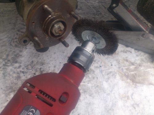 Очистка тормозного щита болгаркой Шевроле Лачетти