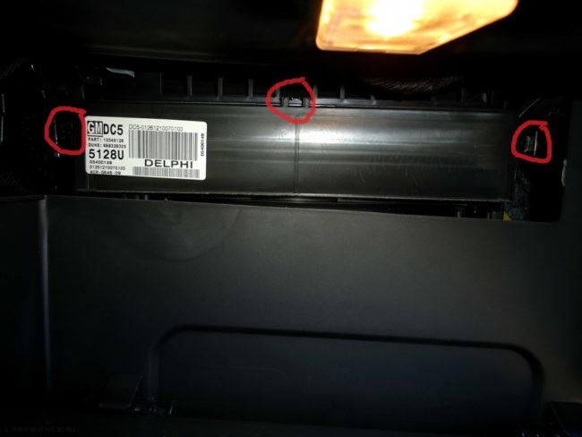 Точки крепления салонного фильтра на Шевроле Круз