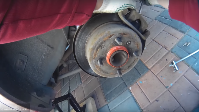 Процесс разборки тормозного диска Шевроле Лачетти