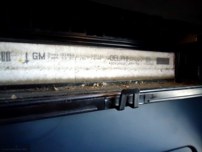 Снятие салонного фильтра на Шевроле Круз