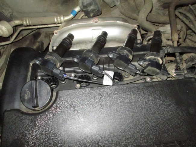 Как поменять свечи зажигания Хендай Солярис?