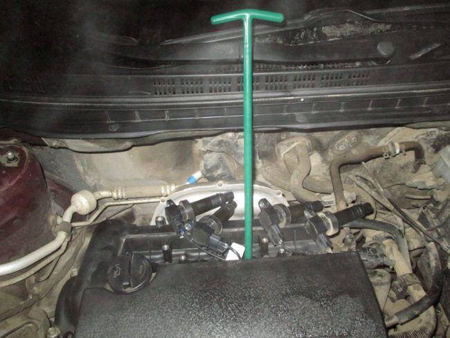 Как поменять свечи зажигания Хендай Солярис?