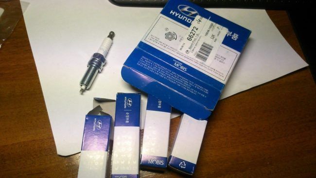 Как поменять свечи зажигания Хендай Солярис?