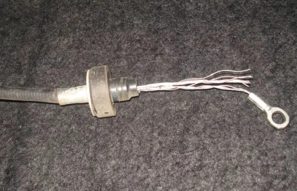 порвался трос сцепления провалилась педаль