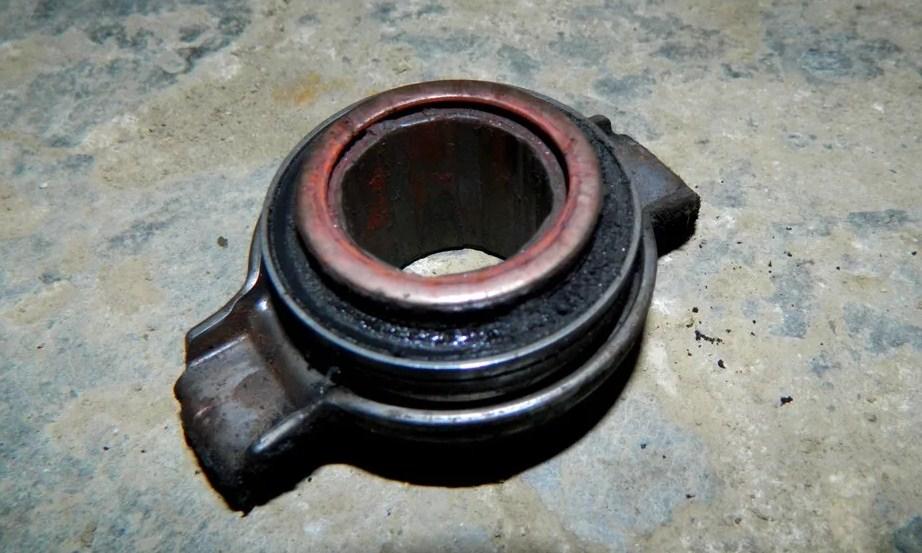 старый выжимной подшипник