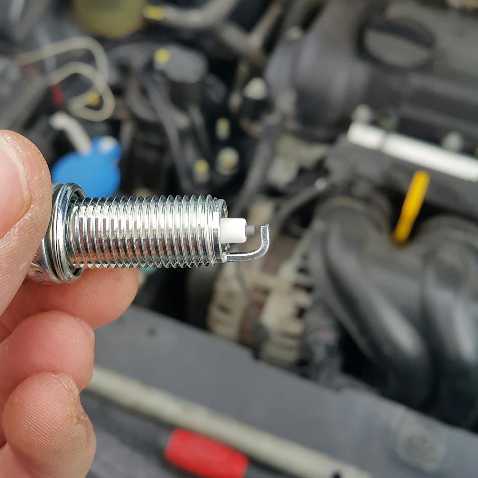 Замена свечей на Солярисе