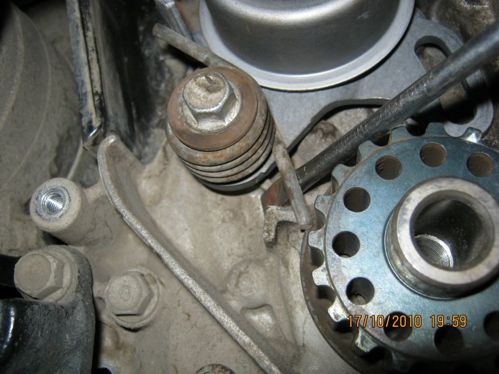 Установка натяжителей ремня ГРМ и пружин Hyundai Getz