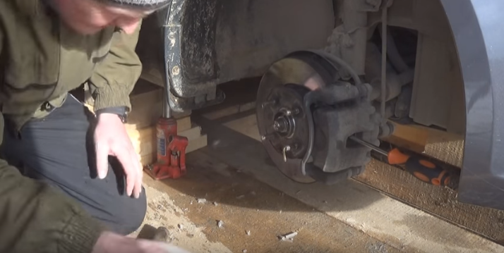 Замена переднего ступичного подшипника Киа Рио своими руками