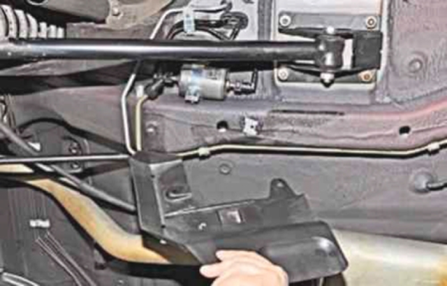 Топливный фильтр Шевроле Нива: где находится, замена