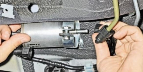 Топливный фильтр Шевроле Нива: где находится, замена